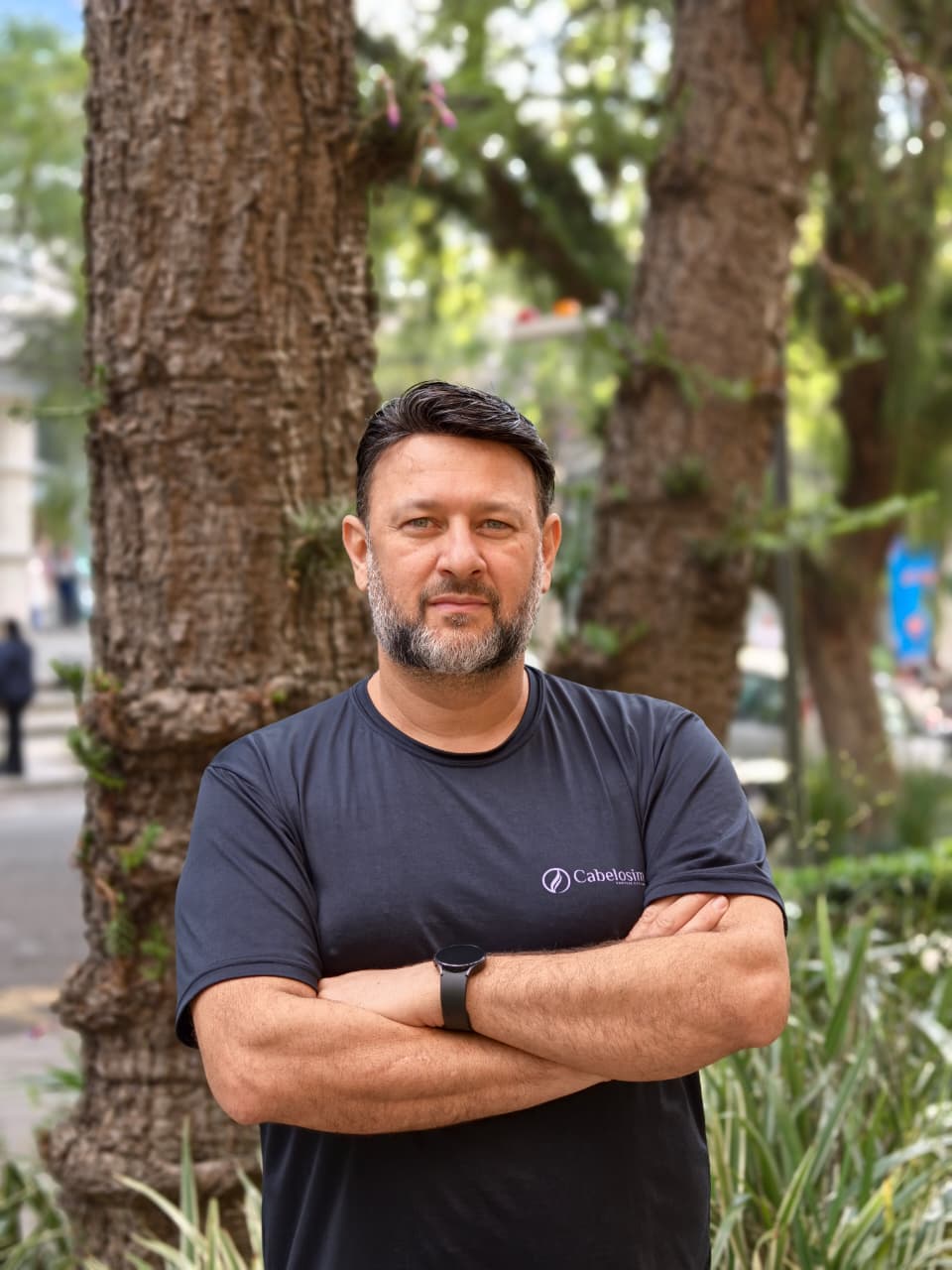 Retrato de Alexandre Gonçalves, especialista em prótese capilar